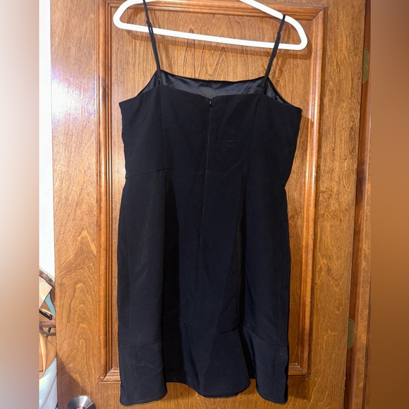 Little Black Dress Moment - Picture 5 of 6